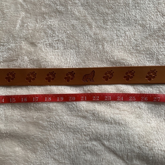 Handmade stamped leather belt paws dog wolf - Picture 3 of 6